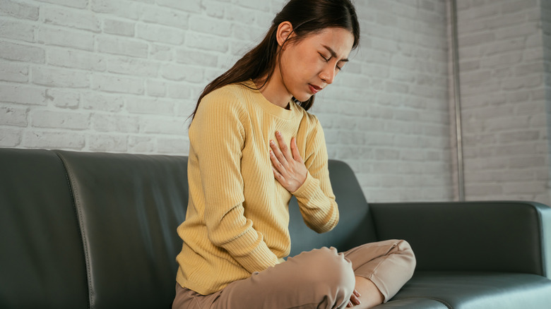 woman experiencing heartburn
