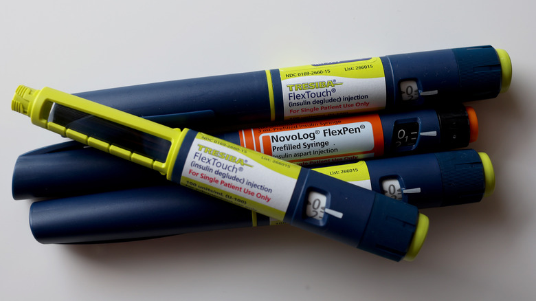 Insulin injector pens