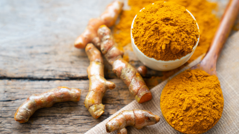 turmeric root and powder