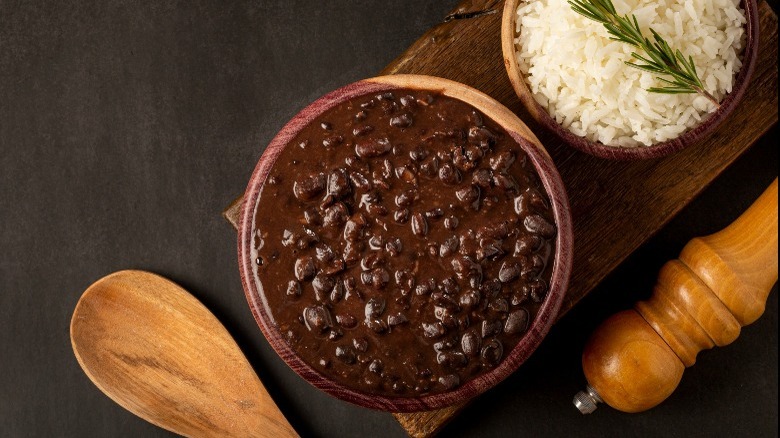 cooked black beans in bowl