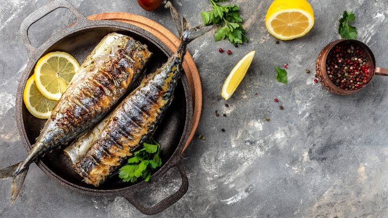 grilled mackerel with lemon