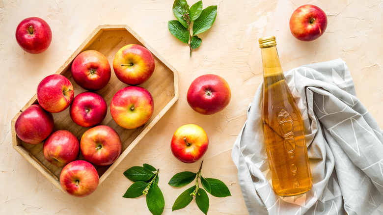 apples and apple cider vinegar
