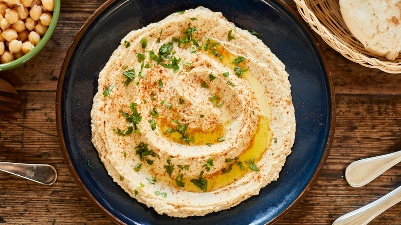 bowl of hummus