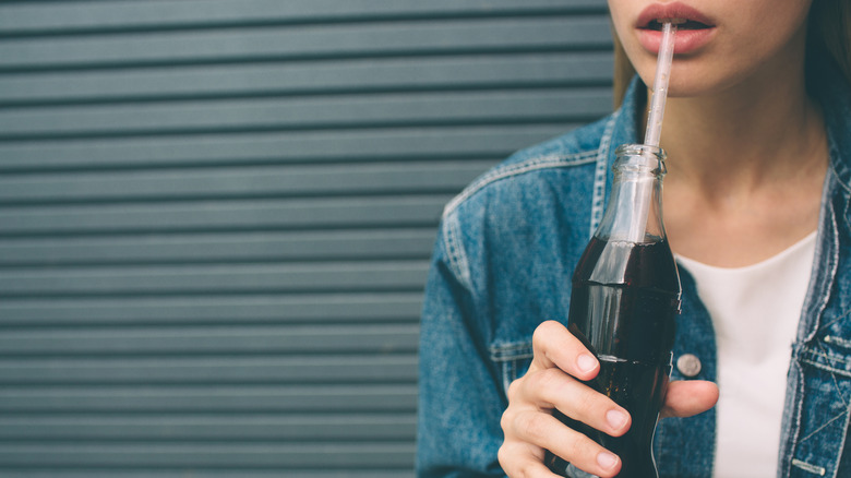 woman drinking diet soda