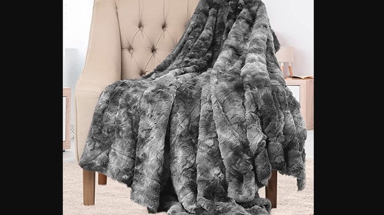 A gray blanket