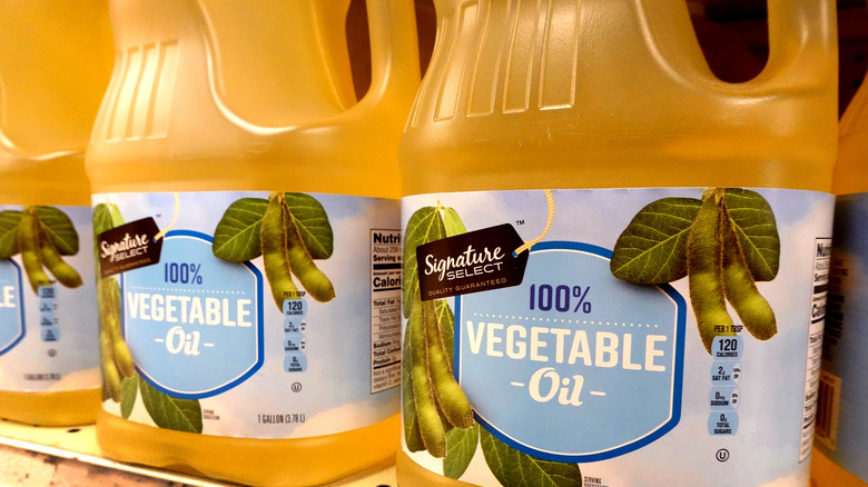 jugs of 100% vegetable oil on store shelves 