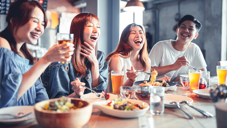 friends drinking beer