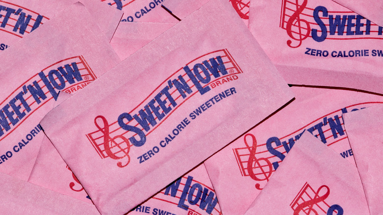 sugar packets of sweet n low