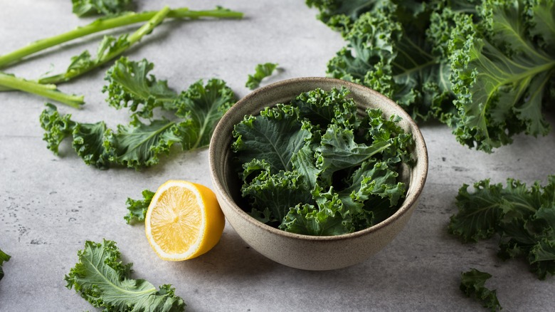 kale with lemon half