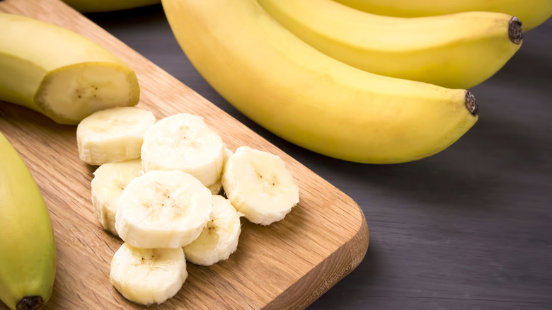 Whole and sliced bananas