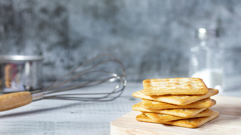 crackers in a pile