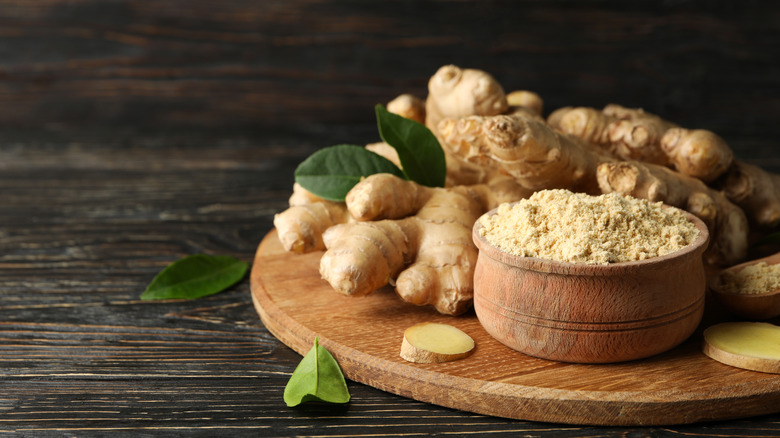 fresh ginger and powdered ginger