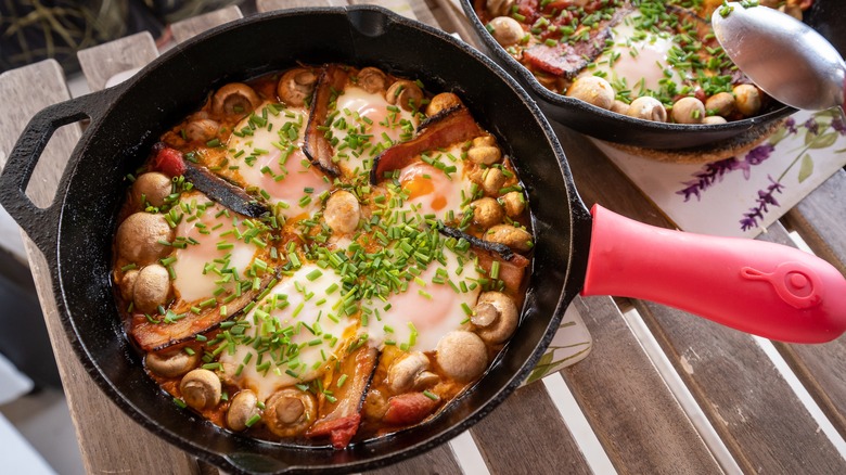 baked eggs in skillet