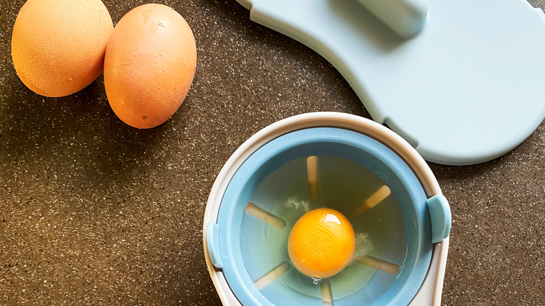 eggs in microwave container