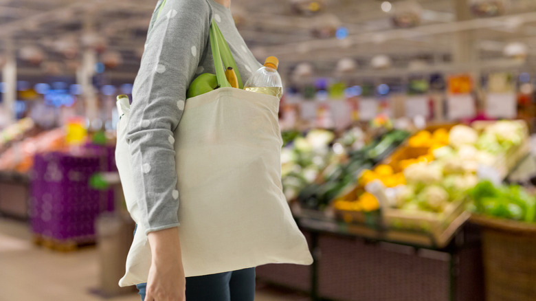 woman shopping for organic produce