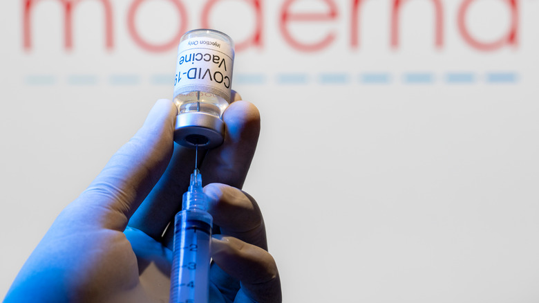 Moderna vaccine and syringe