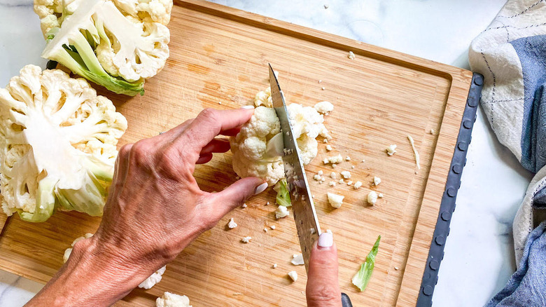 prepping cauliflower for air fryer buffalo wings