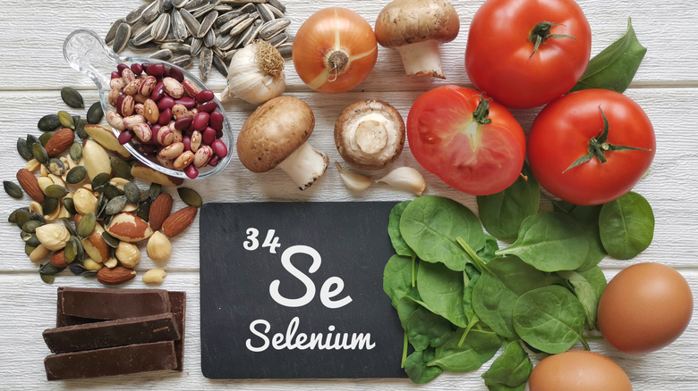 fruits and vegetables with selenium and the chemical symbol