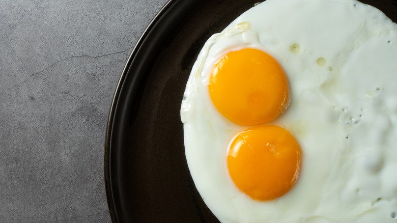 Pan-fried double yolk egg 