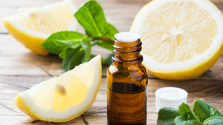 Lemon and essential oil