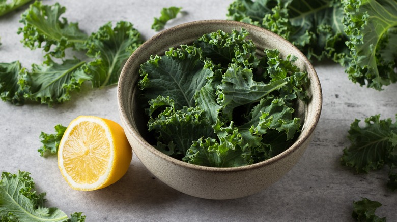 bowl of kale with lemon