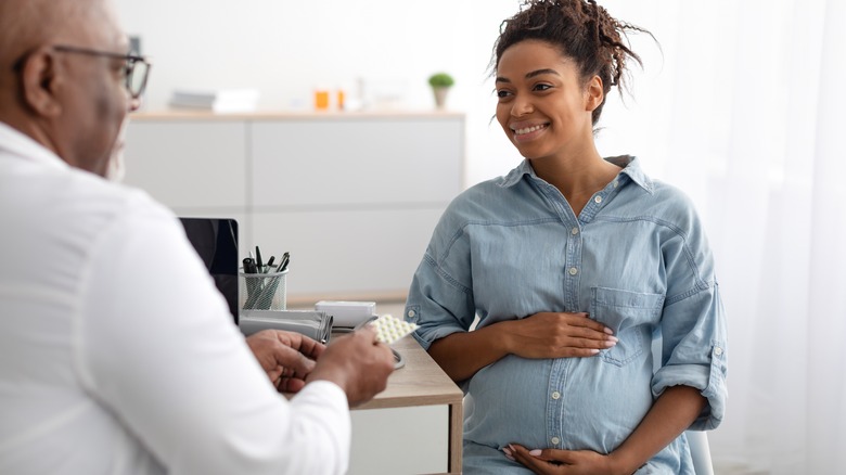 pregnant woman with doctor