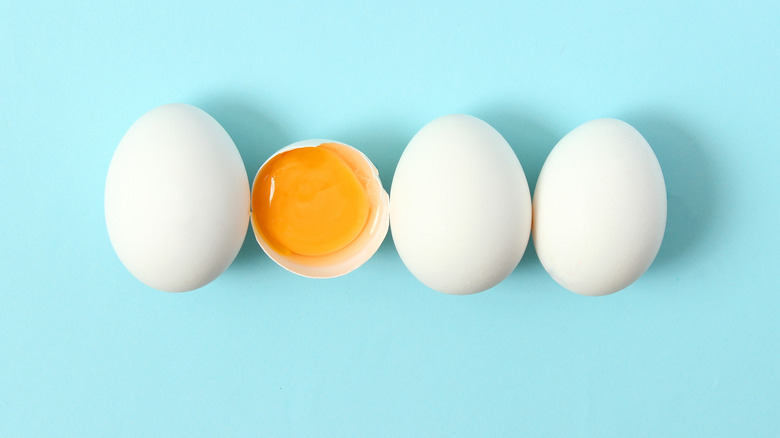 Whole and cracked eggs