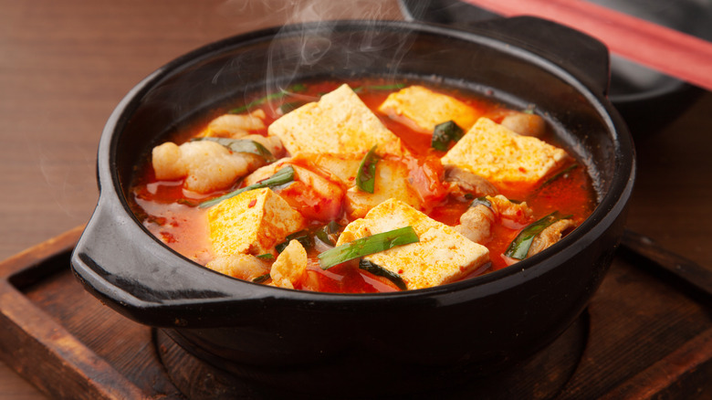 Pot of curry with tofu 