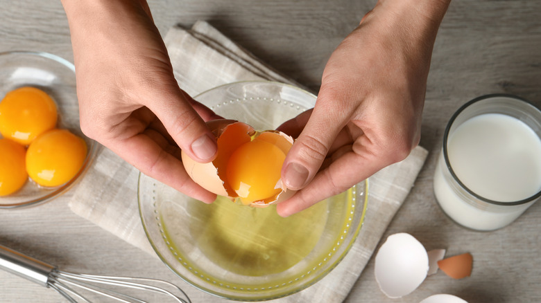 hands separating egg yolk