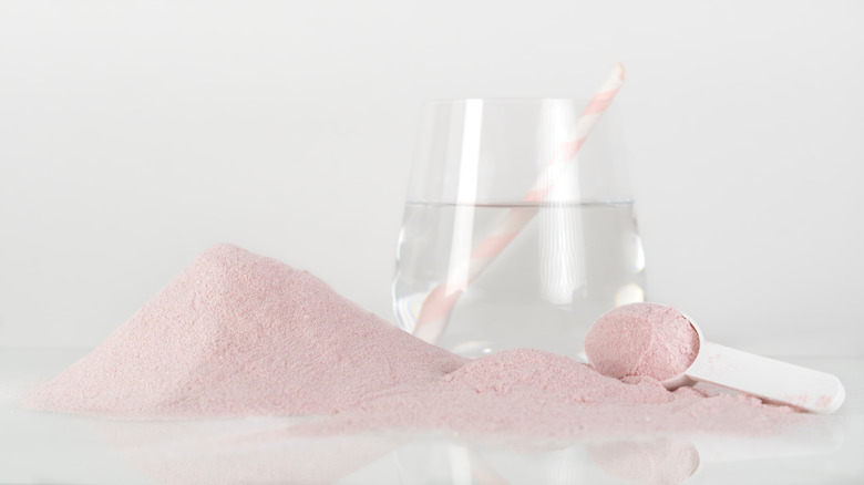Pink gelatin powder and water