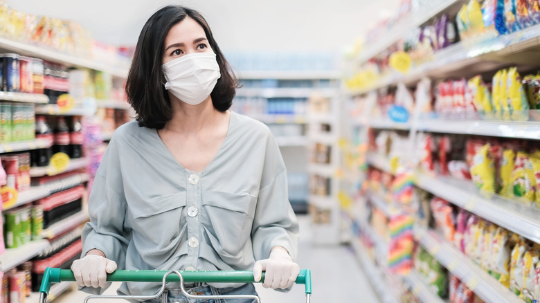 Woman wearing mask at the grocery store