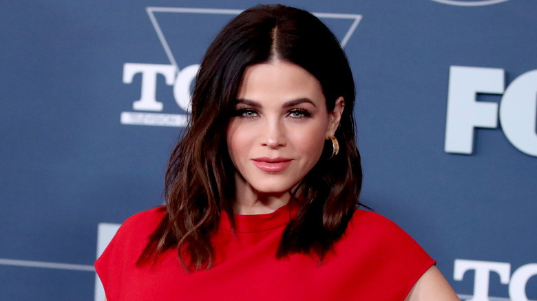 Jenna Dewan in red dress