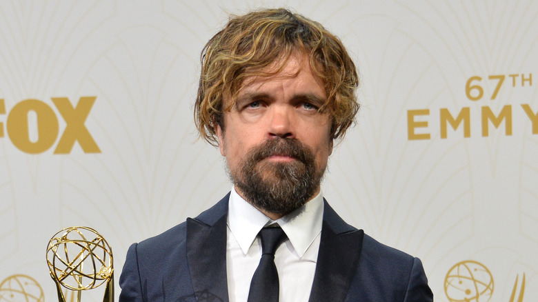 Peter Dinklage holding an Emmy