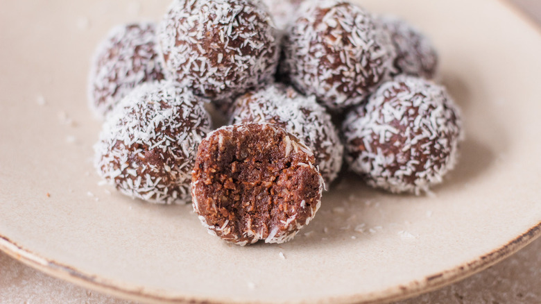 chocolate coconut energy bites