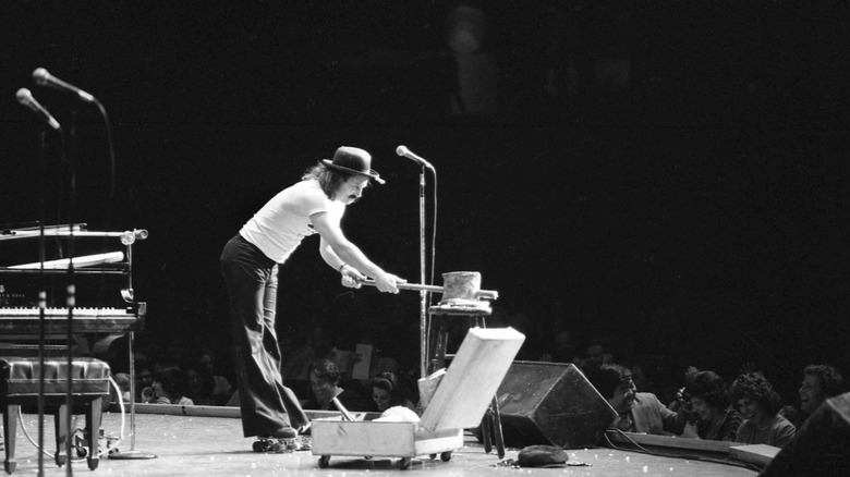 Gallagher performing Sledge-O-Matic routine