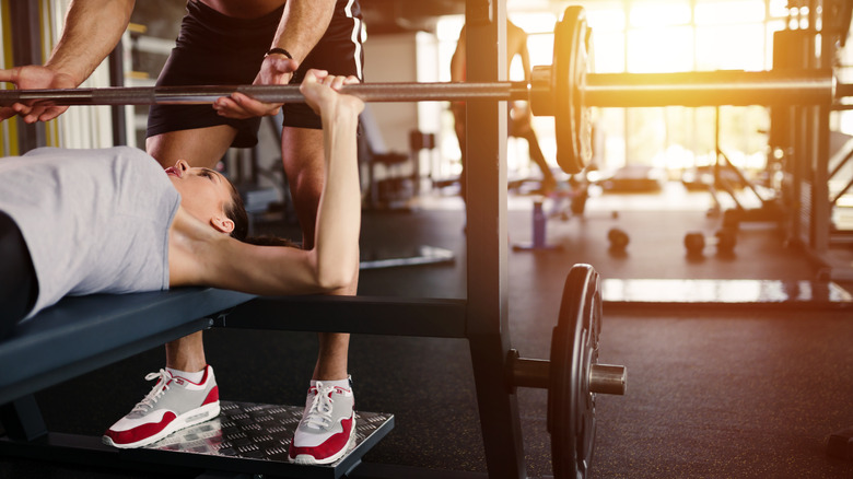 bench press with spotter