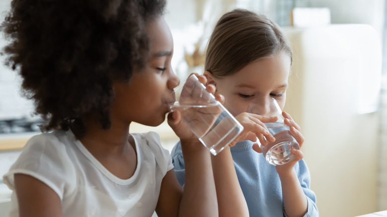 kids drinking water