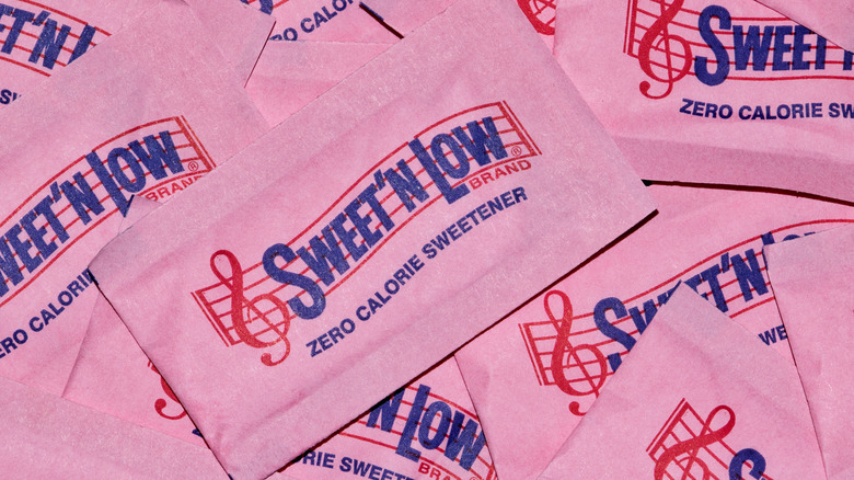 A pile of Sweet 'N Low sweeteners