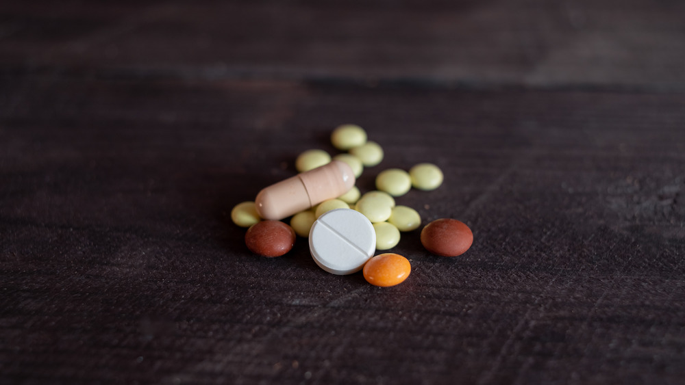 A pile of weight-loss pills with a neutral background 