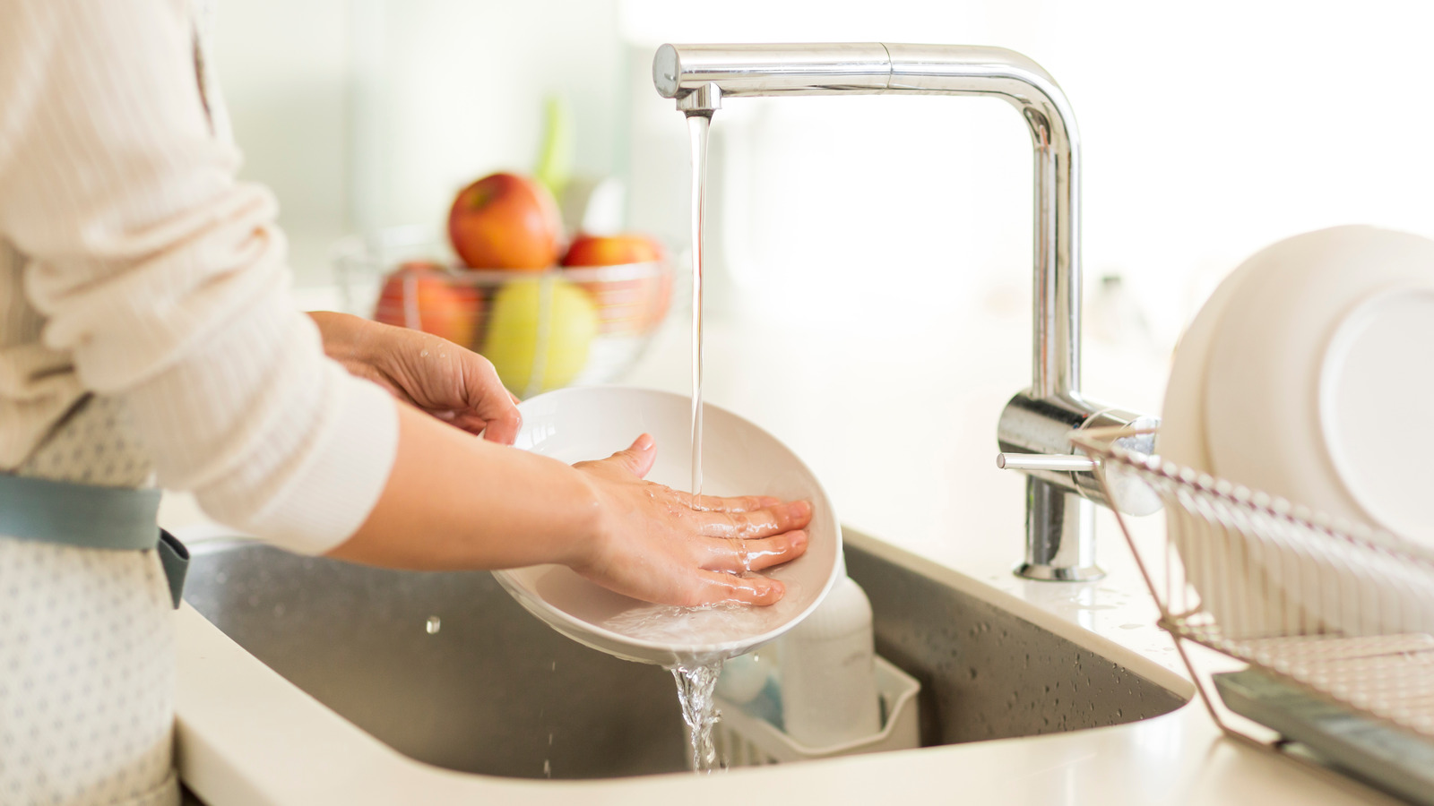 The Best Way to Hand Wash Your Dishes