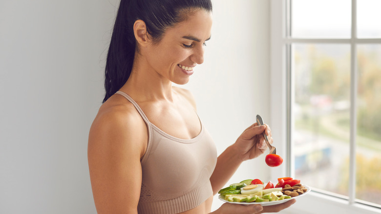 woman eating a fiber-rich meal