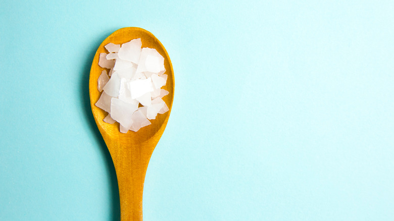 Magnesium flakes on a spoon