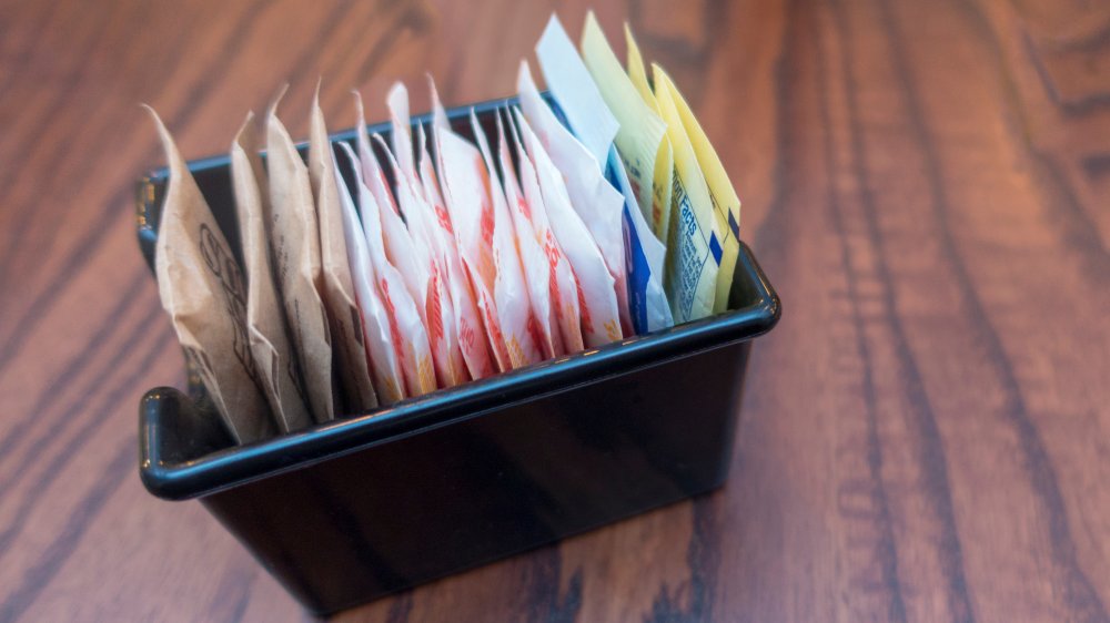 Food to avoid when sick: artificial sweetener packages