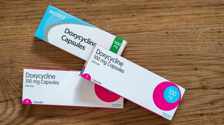 doxycycline capsules in boxes