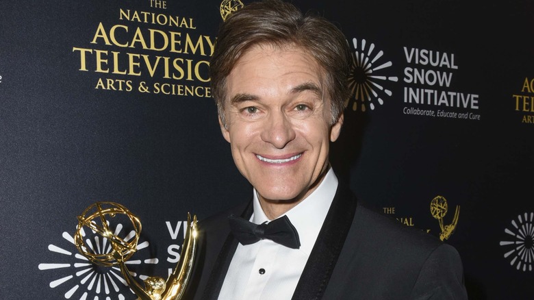 Dr. Oz holding his Emmy at the Daytime Emmy Awards