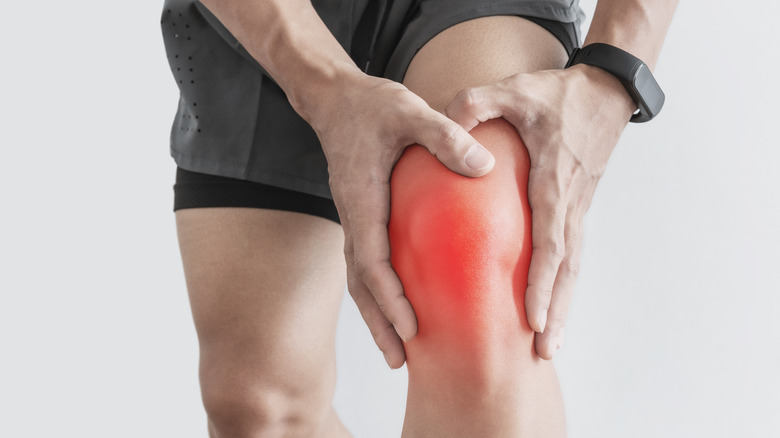 Man with pain in knee