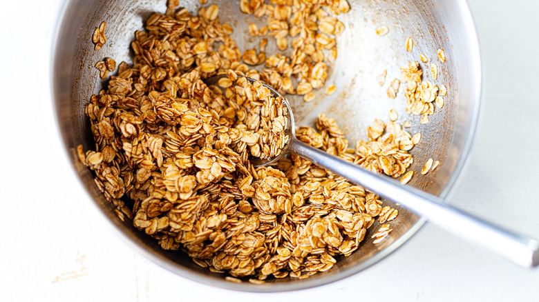 apple crisp topping in a bowl 