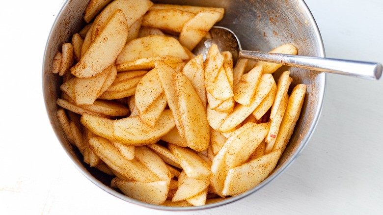 sliced apples with seasoning