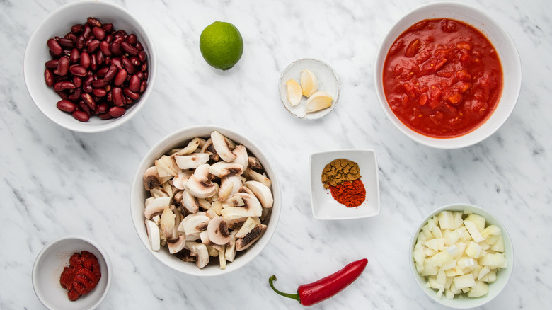 Ingredients for mushroom chili