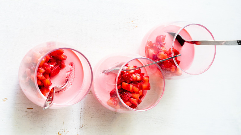 Easy Strawberry Jello Mousse